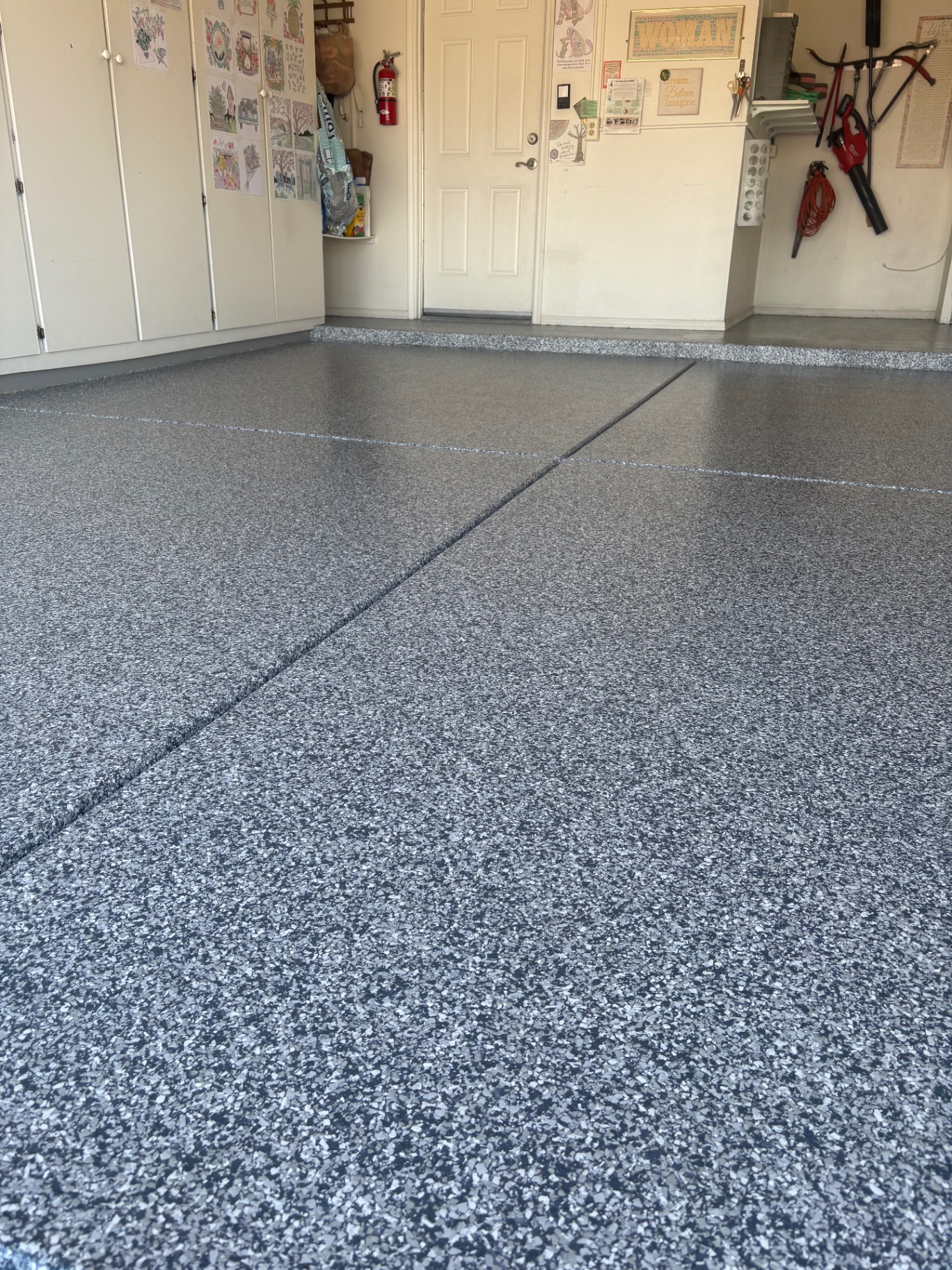 Decorative flake floor detail