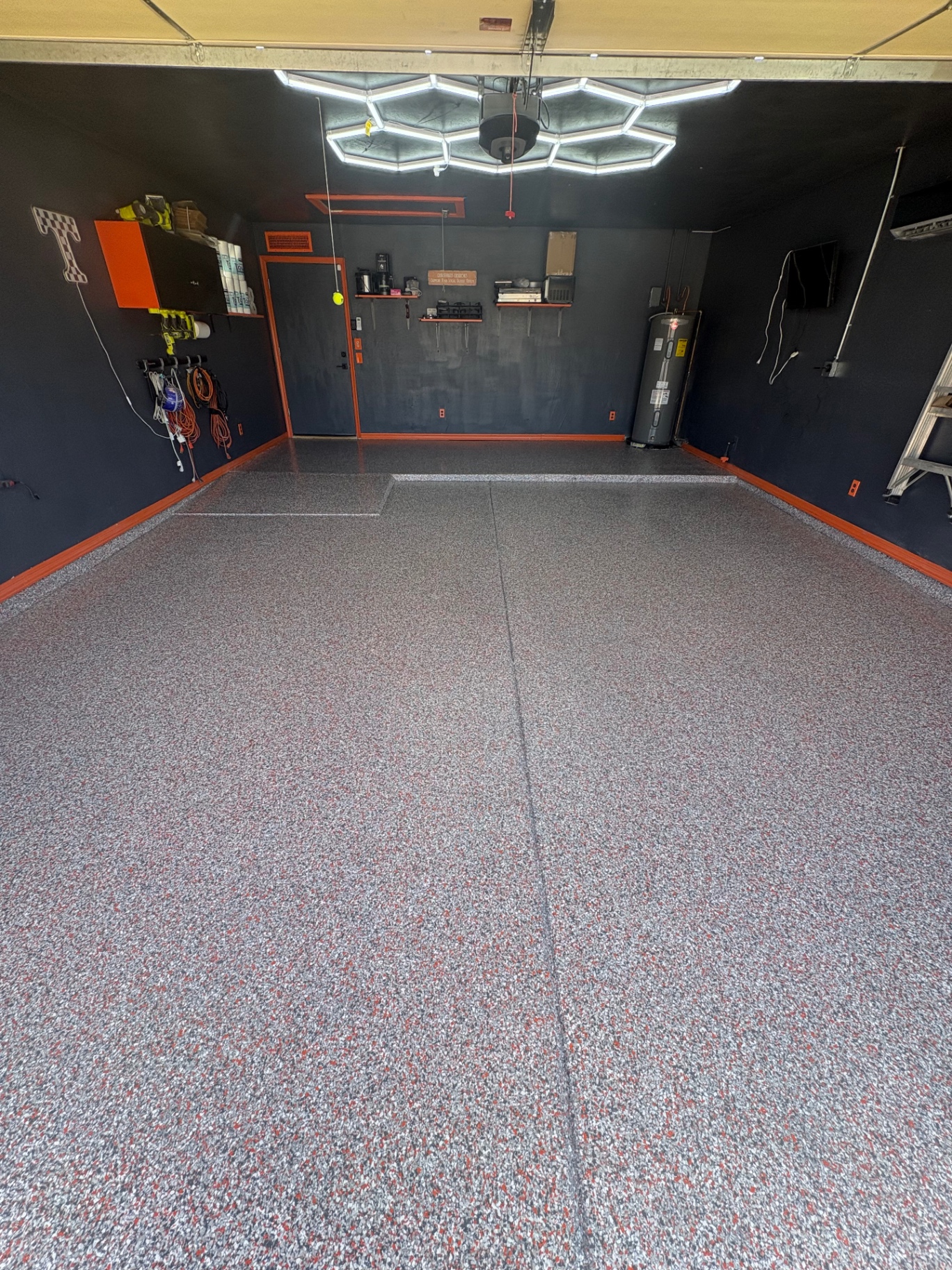 Finished decorative flake floor